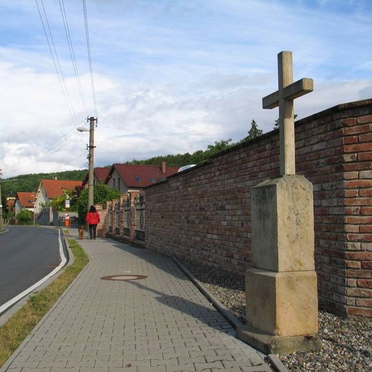 Pamětní kříž v Tuchoměřicích