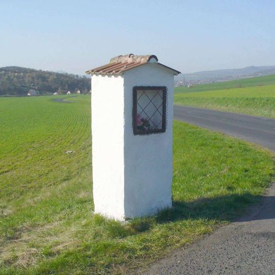 Kaplička na rozcestí silnice 261 a silnice k Malíči