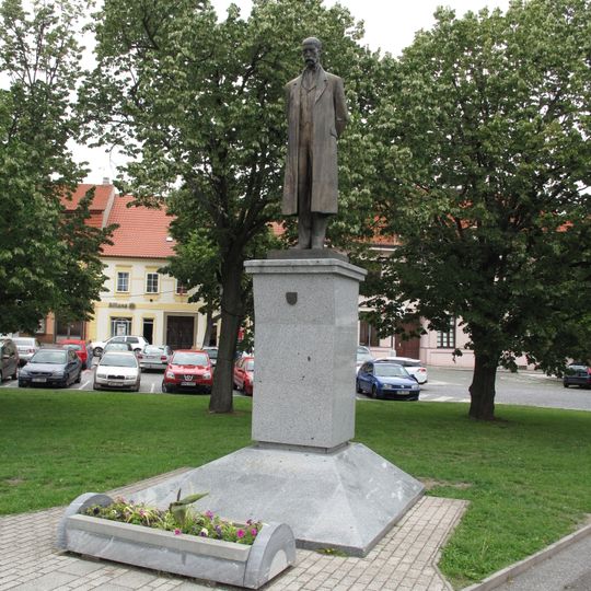 Masarykův pomník na Masarykově náměstí ve Slaném