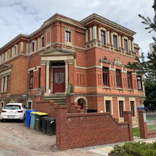 Villa Weinkellerstraße 37