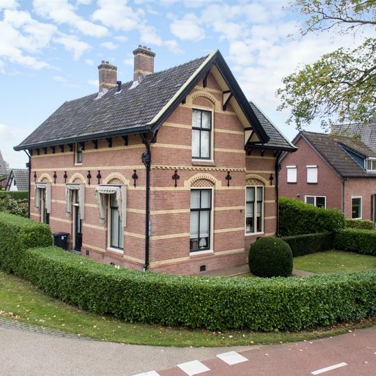 Woonhuis, oorspronkelijk gebouwd als kantoor voor de ontvanger van belasting