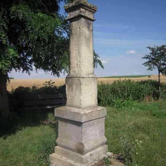 Boží muka západně od Podolanky u polní cesty do Přezletic