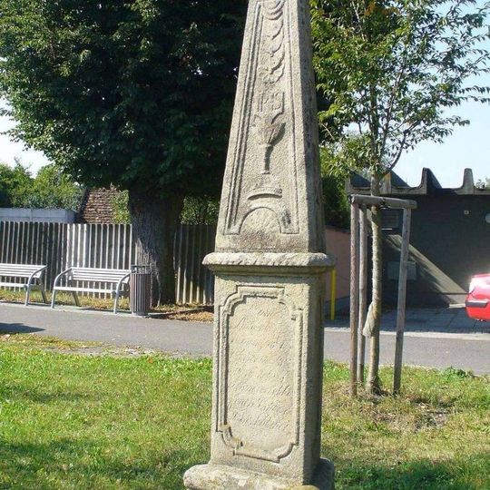 Pylon Tomáše Šinka u hřbitova v Koryčanech