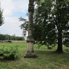 Sloup se sochou Panny Marie v Kareřavci