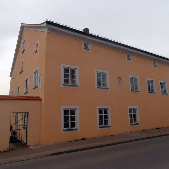 Pfarrhof, Pfarrhaus