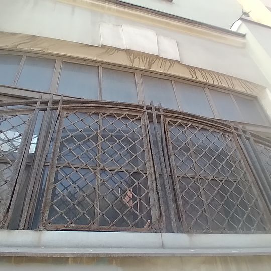 Блок цехов и котельная с дымовой трубой