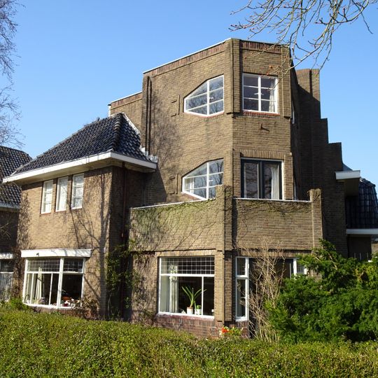 Dubbel woonhuis in de stijl van de Haagse school
