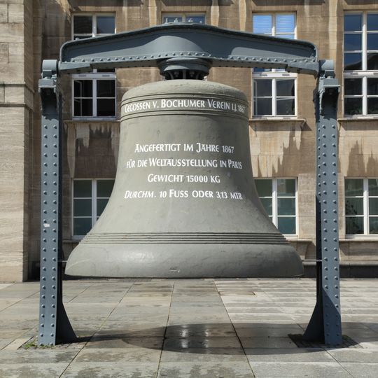 Glocke vor dem Bochumer Rathaus