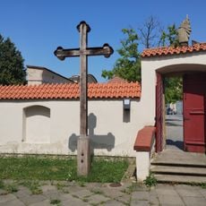 Dřevěný kříž u baziliky svatého Václava v Brandýse nad Labem - Staré Boleslavi