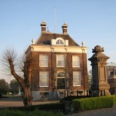 Buitenplaats "Oostermeer", incl. teahouse, mansion with service buildings, iron gate, folly and park