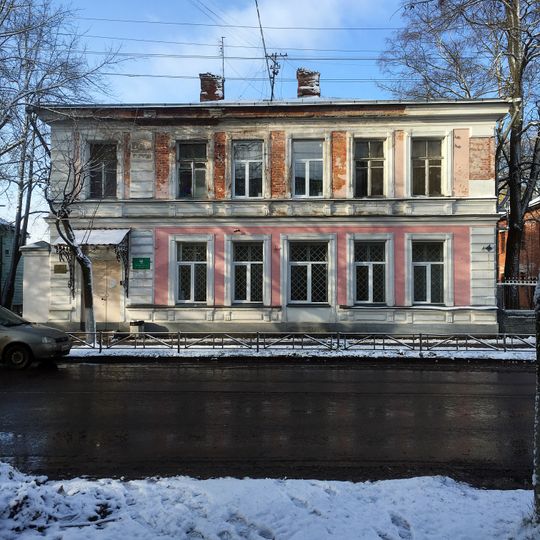 Жилой дом Бартеневых с остатками ограды