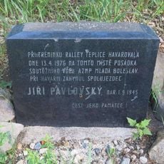 Pomník  Jiřího Pavlovského u silnice z Milešova do Lukova