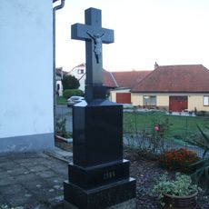 Kříž u kaple v Zadním Zhořci
