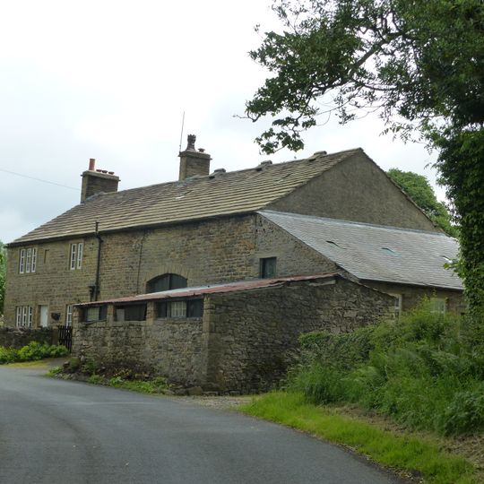 Laneside Farmhouse and barn adjoining to west