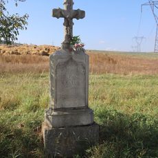 Kříž jižně od Loukovic
