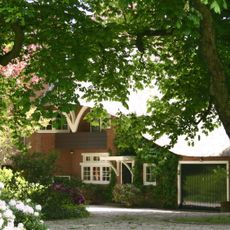 Villa "Groot Hoefijzer": Woonhuis van het type landhuis in Expressionistische stijl