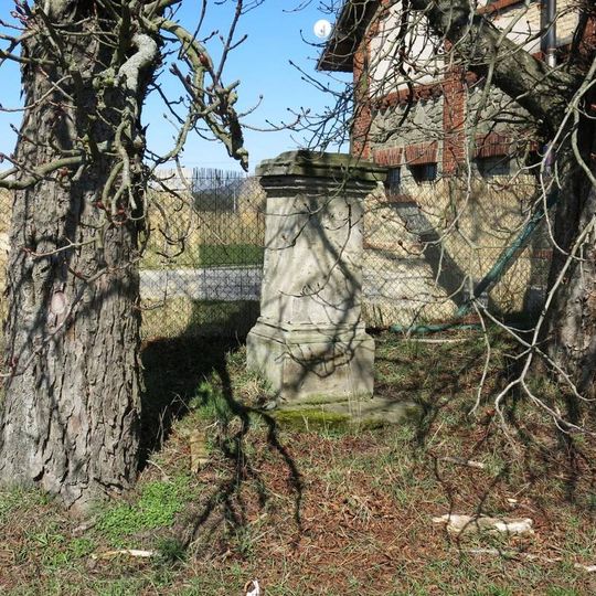 Kříž naproti domu 24 ve Velkém Valtinově