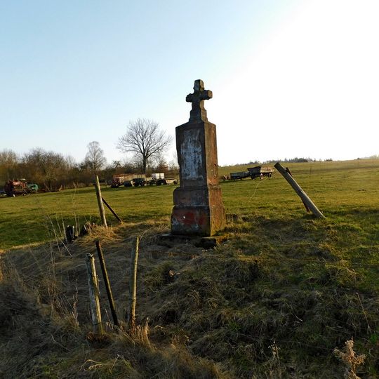 Kříž u silnice z Vlkovce na Leštinu