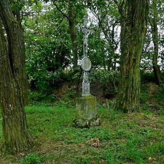 Kříž na rozcestí na severním okraji Ježova