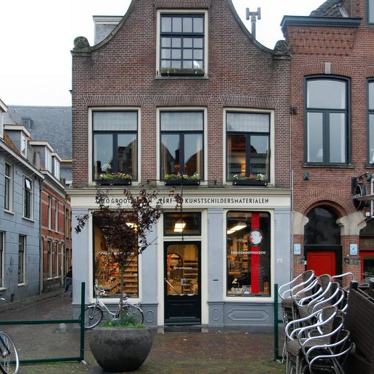 Hoekpand met klokgevel