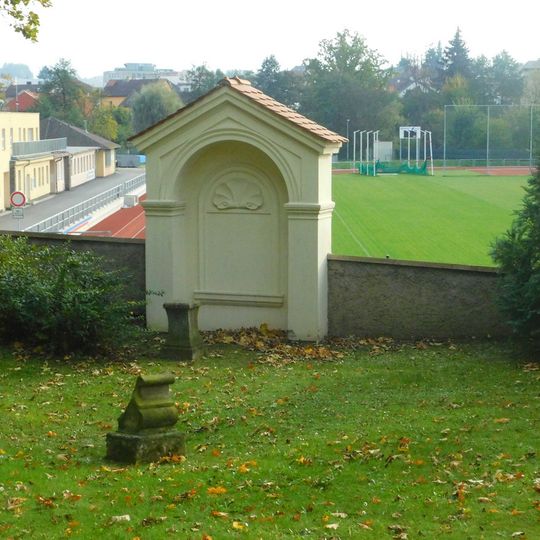 Výklenková kaplička 2 v jižní ohradní zdi hřbitova u svatého Vojtěcha v Havlíčkově Brodě