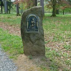 Reliéf svatého Víta na Cestě českých svatých u Petrohradu