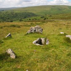 Cist and retaining kerb south-east of Lower Piles