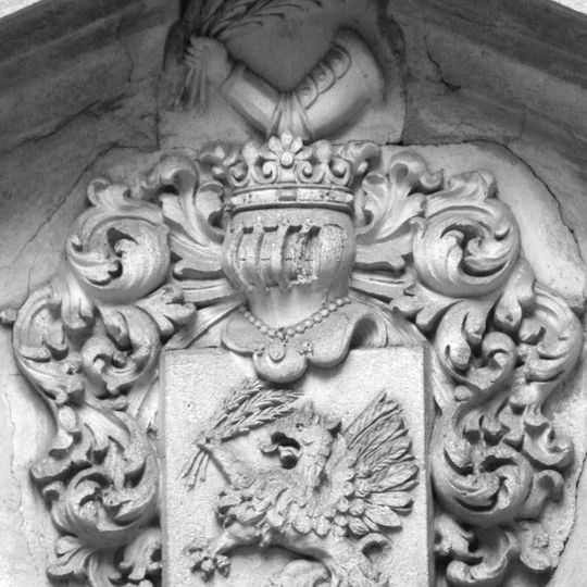 Cintorín sv. Rozálie, hrobka s erbom