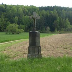 Kříž u silnice východně od Krásněvsi