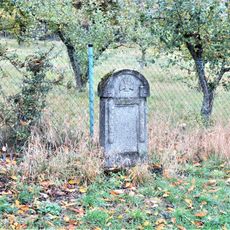 Pomník padlým v 1. světové válce v zahradě domu 76 v Předních Nezlech