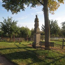 Socha svatého Jana Nepomuckého severozápadně od Močidlce