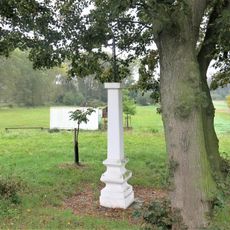 Kříž naproti domu 163 v Klech