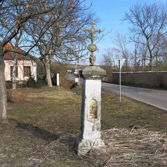 Kříž na rozcestí ve Vojnicích