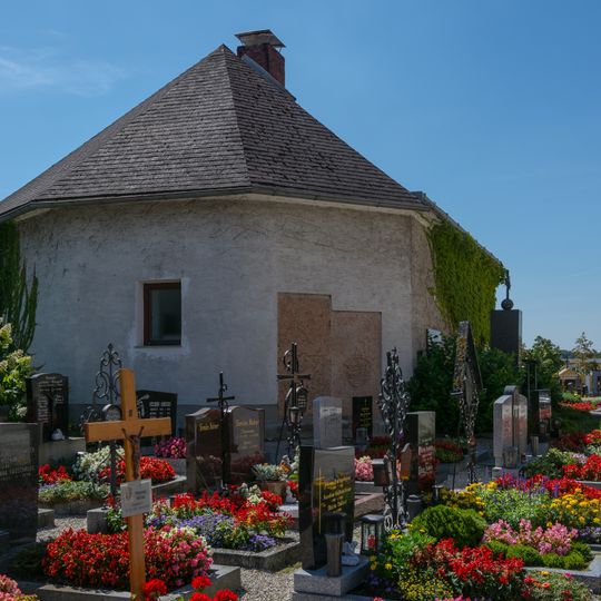 Aufbahrungshalle, Karner