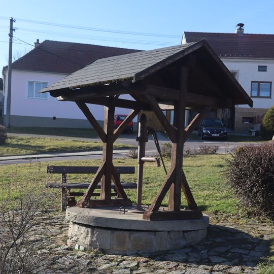 Studna v Častohosticích