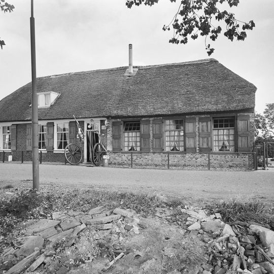 Herberg van beganegrond met rieten wolfdak