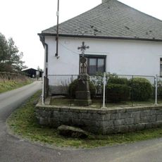 Kříž v jižní části Loužné