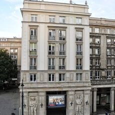 Blok przy placu Konstytucji 2