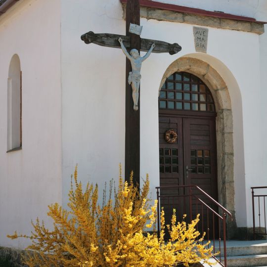 Kříž v Katově před kaplí