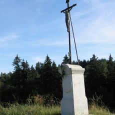 Kříž zvaný Albertův u polní cesty severně od Vlčí Hory