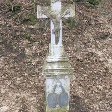 Kříž u silnice v Libově