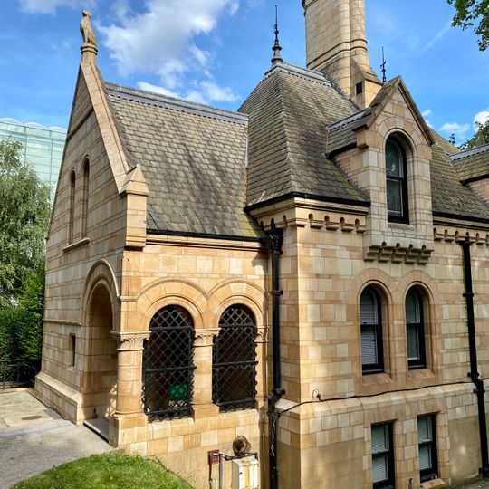 Lodge West Of The Natural History Museum