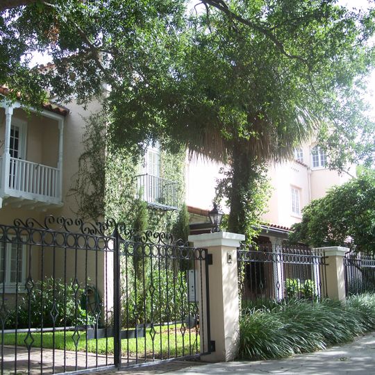 House at 131 West Davis Boulevard