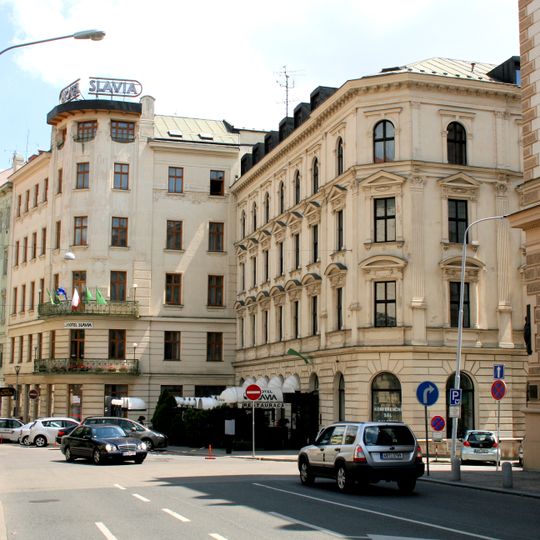 Blok obytných a obchodních domů v Solniční ulici