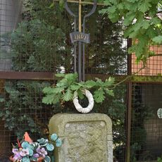 Kříž v západní části Luhova