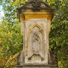 Kříž v Hynčině ve středu obce