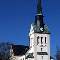 Kirche (mit Ausstattung), Kriegerdenkmal für die Gefallenen des 1. Weltkrieges und Aufbahrungshalle des benachbarten Friedhofs Bergstraße