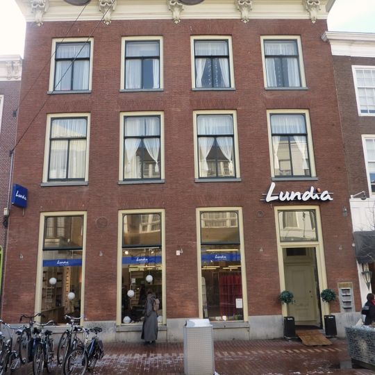 Voormalige hotel "Levedag" : pand met brede gevel met rechte consolekroonlijst