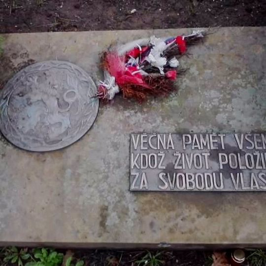 Pomník Hrob v dáli