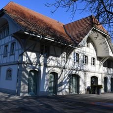 So-called "Spycher" with shed and living accommodation